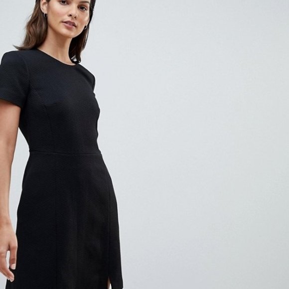 French Connection Dresses & Skirts - French Connection short sleeve black dress POCKETS